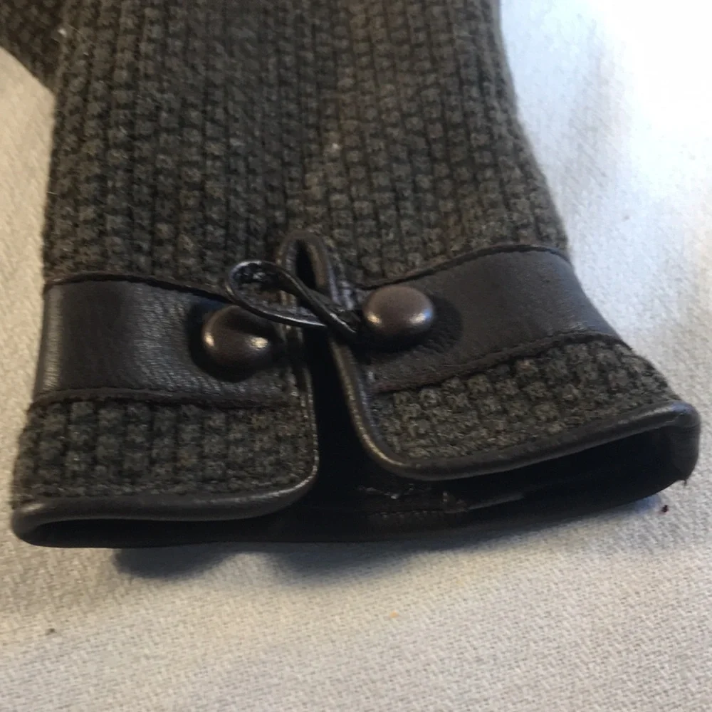 Women’s Green Wool Knit and Brown Leather Fashion Driving Gloves with Buttons